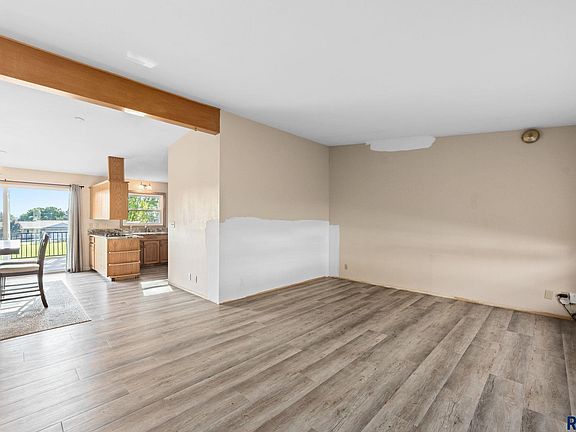 4th image of 202 S Detroit Ave