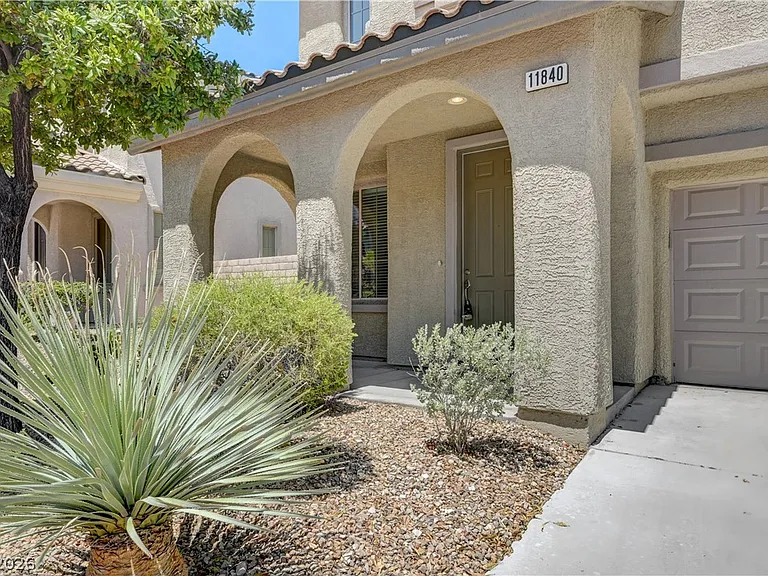 11840 Arenoso Dr — Photo 4