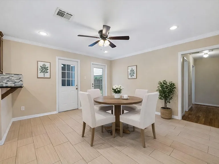 1607 Willowby Dr — Photo 4