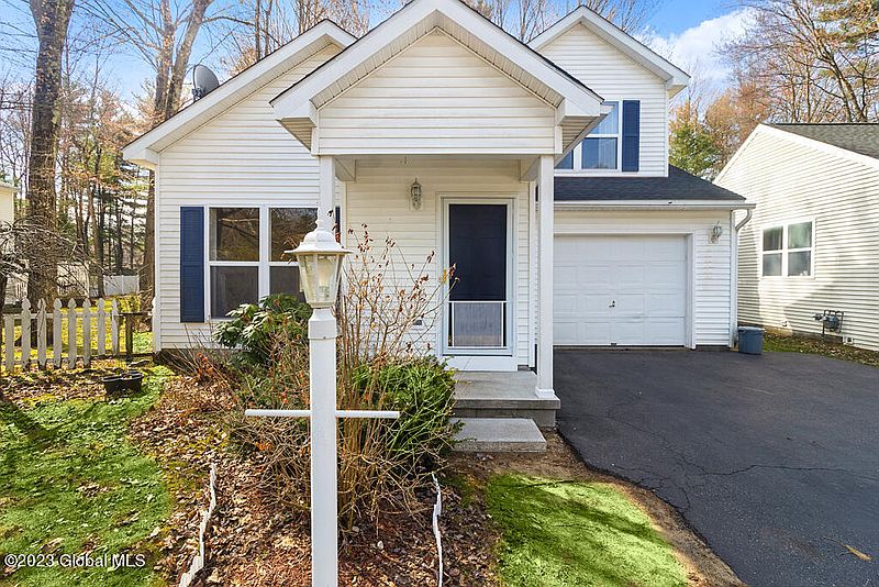 2nd image of 282 Meadowlark Drive