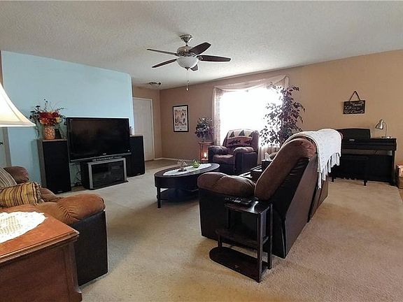 5th image of 113 Jefferson Dr