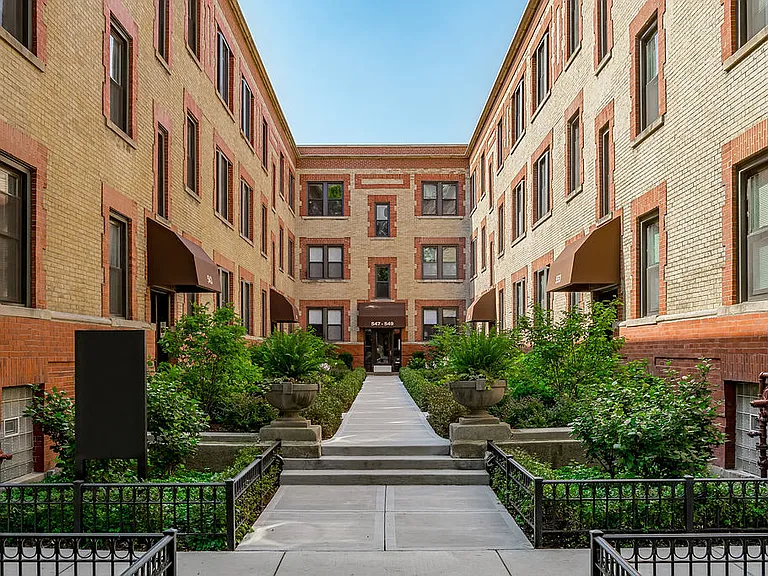 543-53 W. Wellington Ave. — Photo 1