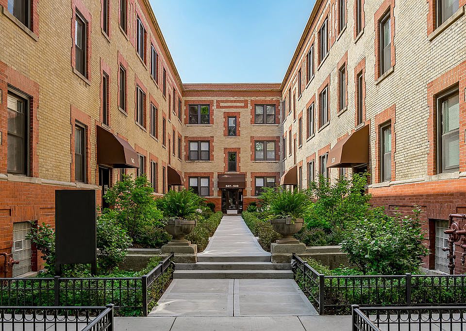 1st image of 543 W Wellington Ave #2728175