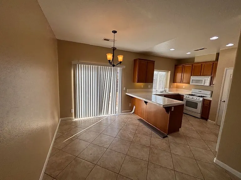 616 Morningside Ct — Photo 6
