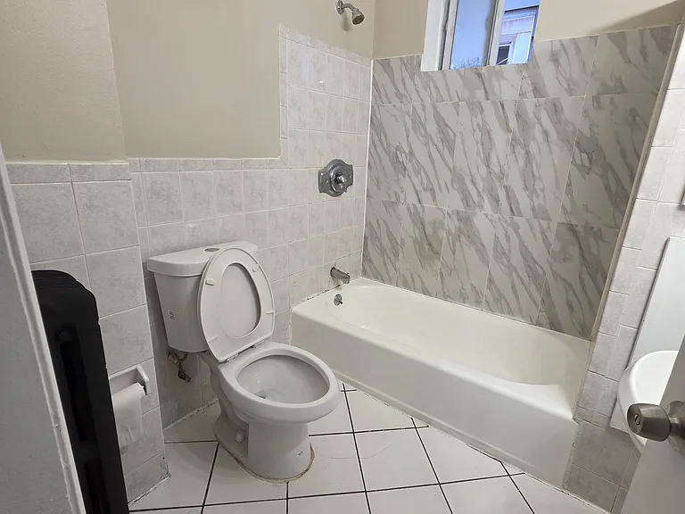 325 S 7th St — Photo 2