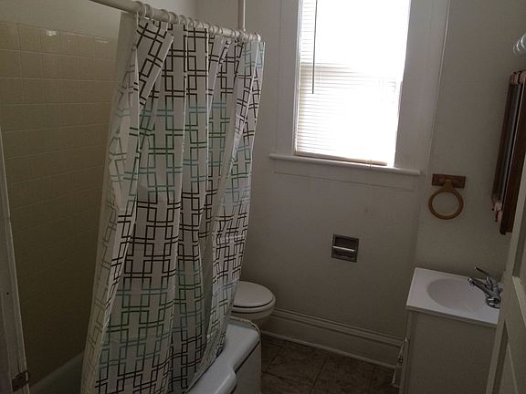 2nd image of 914 1/2 N Lee St APT B