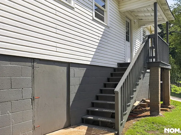 56 Baxter St — Photo 25