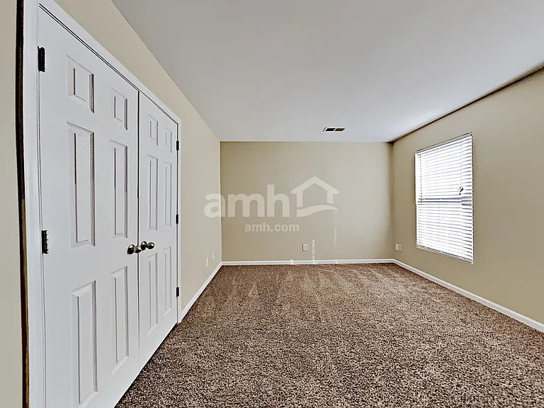 1048 Oakhall Dr — Photo 11