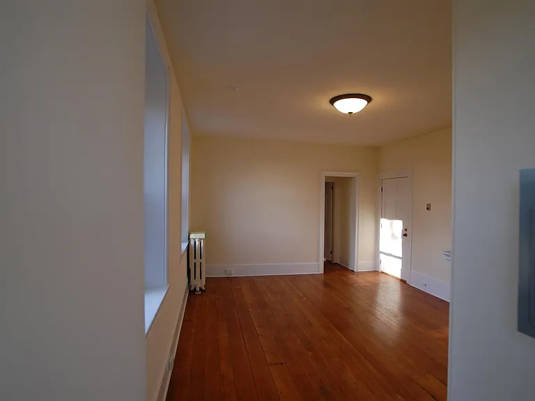 800 E Marshall St #5 — Photo 6