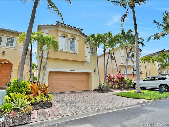 3rd image of 20935 NE 30th Pl