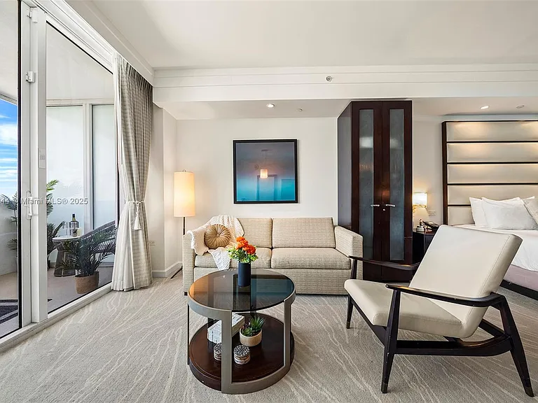 4391 Collins Ave #802 — Photo 8