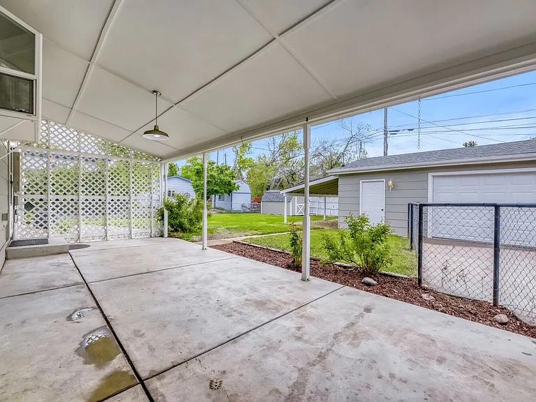 1015 W Longview Ave — Photo 23