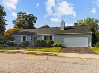 5 Penny Ln, New London, CT 06320