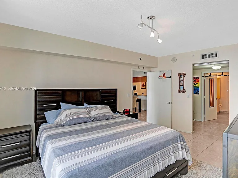 1750 N Bayshore Dr #2206 — Photo 9
