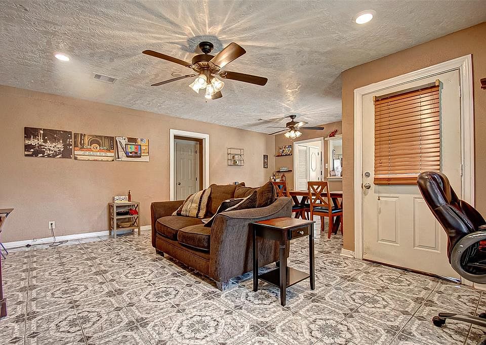 1st image of 7308 La Paseo St