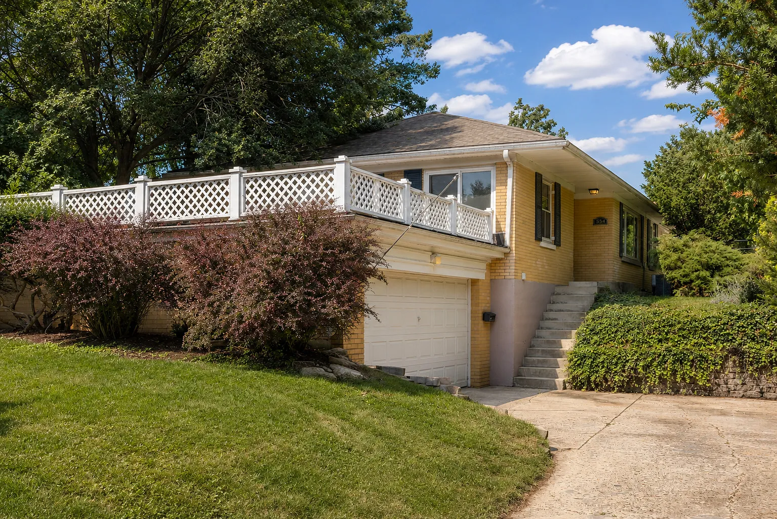 4 bed, 2.5 bath, 2544 sqft, $4,500 — Photo 1