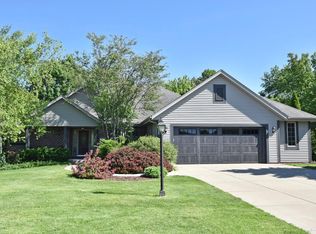 W242N7342 Old Oak Dr, Sussex, WI 53089