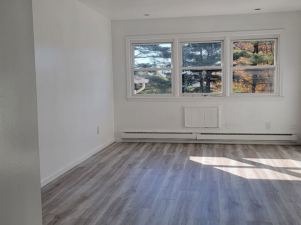 1st image of 15 Donna Dr Unit B1
