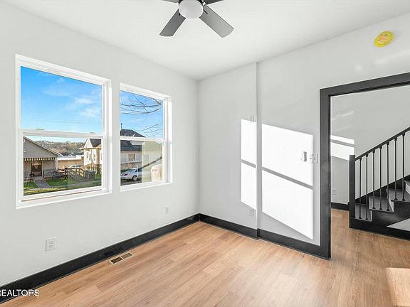 5th image of 2343 Parkview Ave