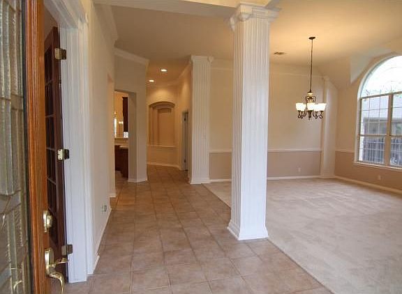 3rd image of 108 Hazeltine Dr