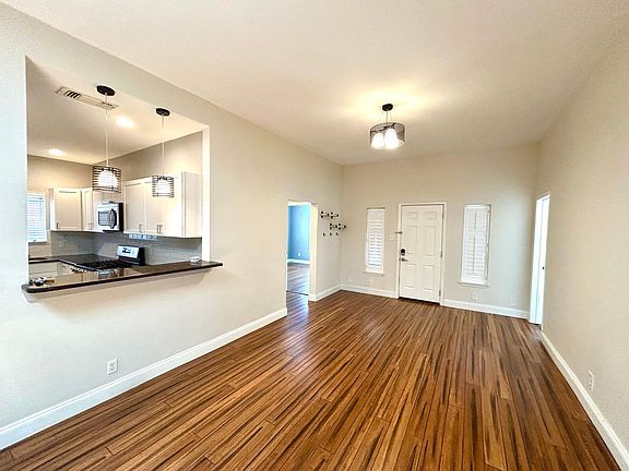 4th image of 628 W Magnolia Ave