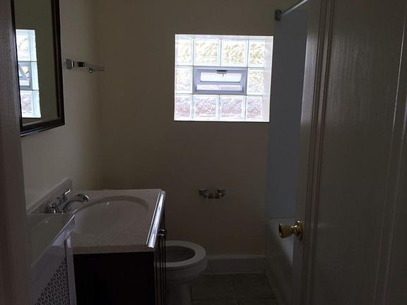 4th image of 2954 N Oak Park Ave
