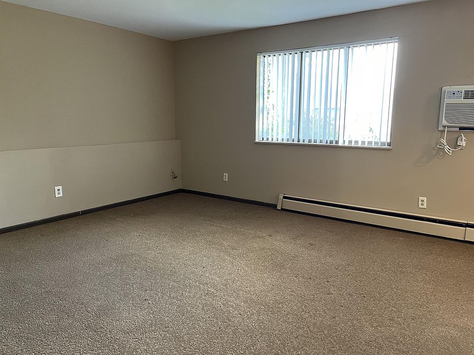 Spacious living room