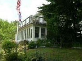 153 Cougar Rd, Whitethorn, CA 95589