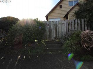 895 12th St SW, Bandon, OR 97411