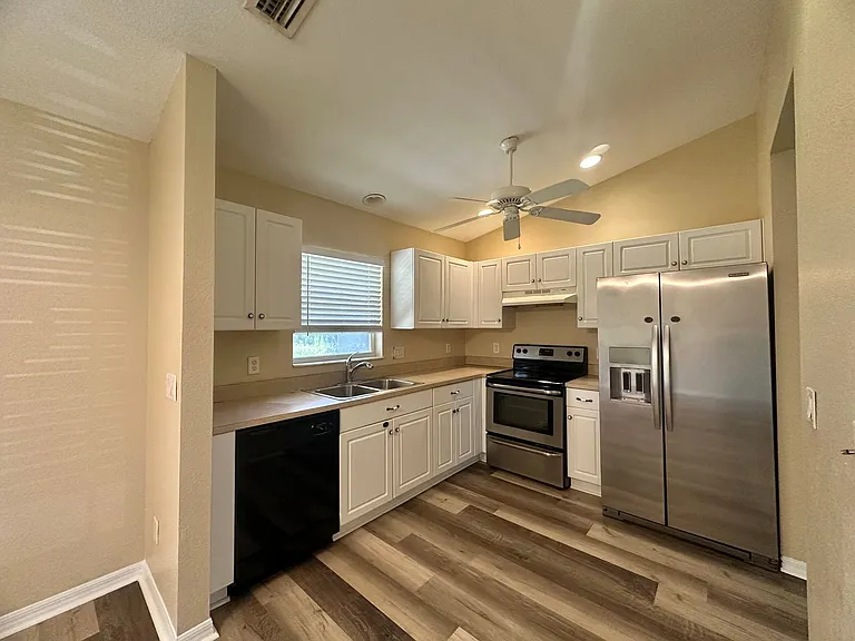 1137 NW Juanita Pl — Photo 6