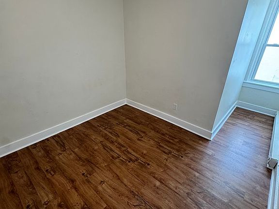 4th image of 317 N 6th St APT 4