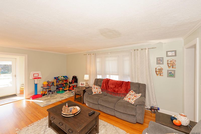 5th image of 4 SELDEN Street