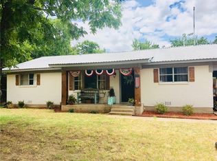 1000 E Walcott Ave, Comanche, TX 76442