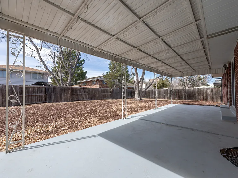 1537 S Jamaica St — Photo 6