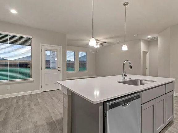 4th image of 15517 Charing Cross Dr