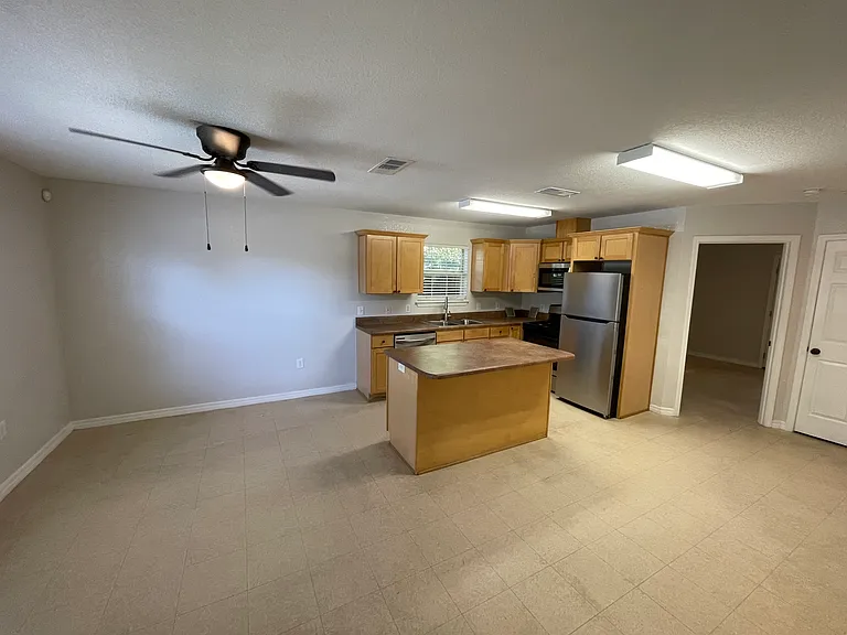 1116 N 7th Ave — Photo 3