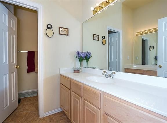 4th image of 9720 Hathman Ln