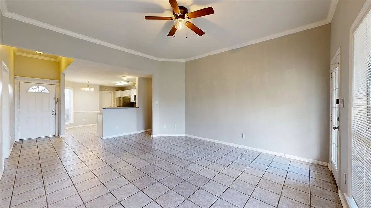4 bed, 3.0 bath, 1494 sqft, $2,400 — Photo 3