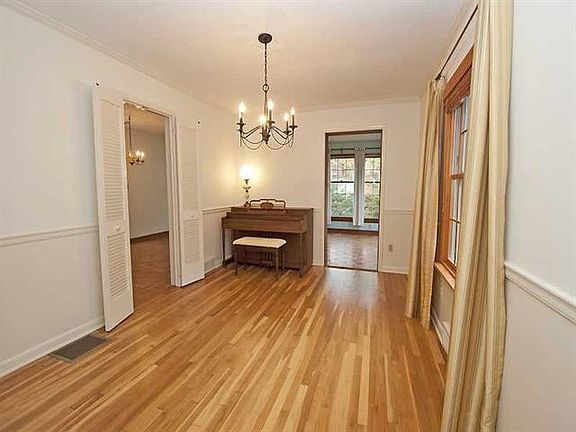 5th image of 1005 Woodhill Dr