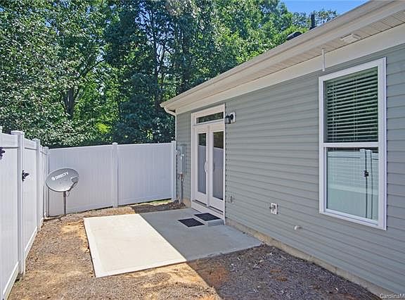 5th image of 125 N Island Village Dr