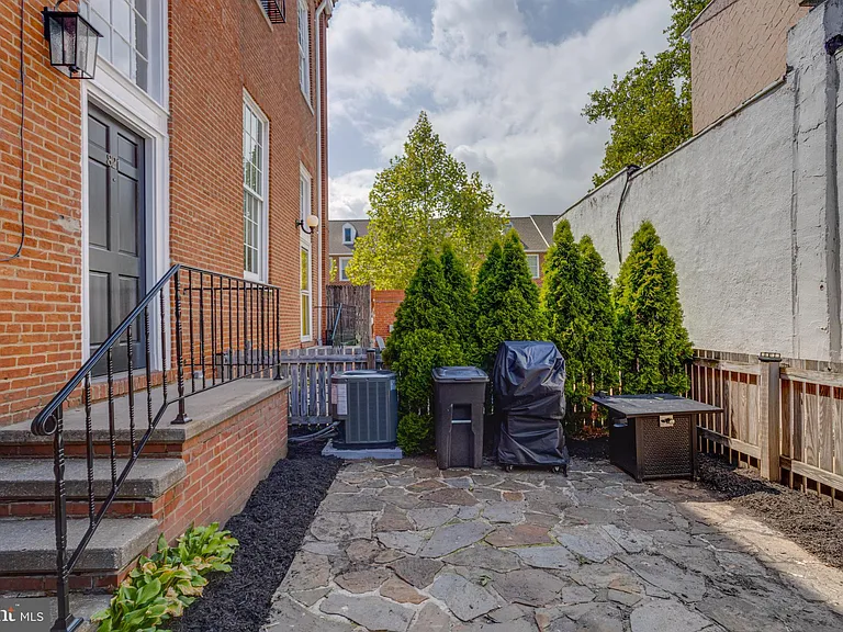 821 S Sharp St — Photo 29