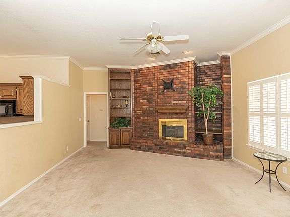 5th image of 97 Hunsley Hills Blvd
