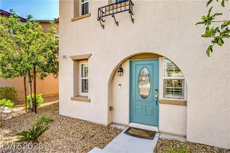 3 bed, 2.5 bath, 2280 sqft, $2,500 — Photo 2