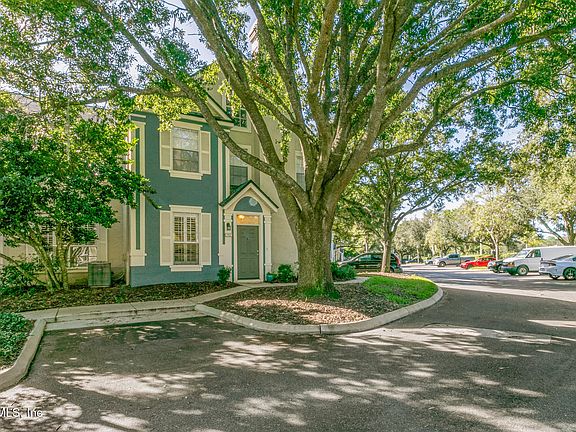 5th image of 13703 RICHMOND PARK Drive N #1702