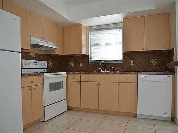 5th image of 1351 NE Miami Gardens Dr Ph 16