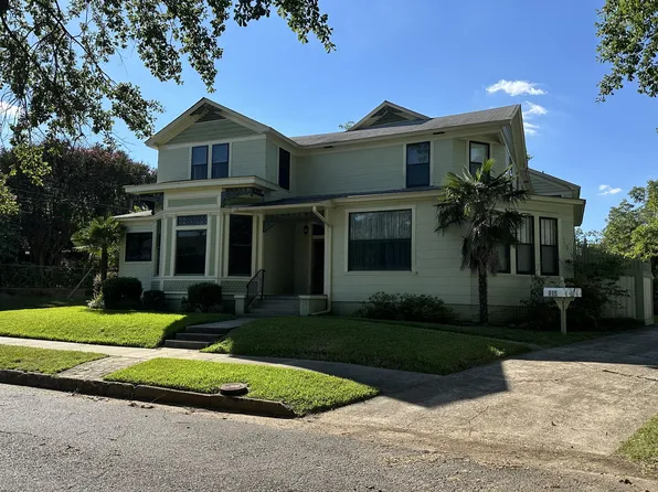 915 E 5th St #A, Texarkana, AR 71854