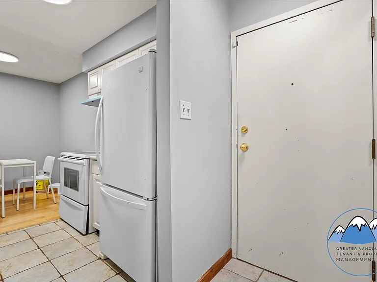 1945 Woodway Pl #102 — Photo 6