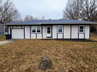215 SE 51st Rd, Warrensburg, MO 64093