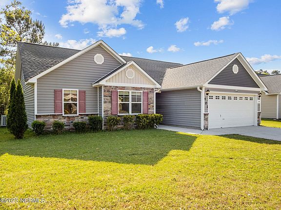 2nd image of 401 Hidden Oaks Dr