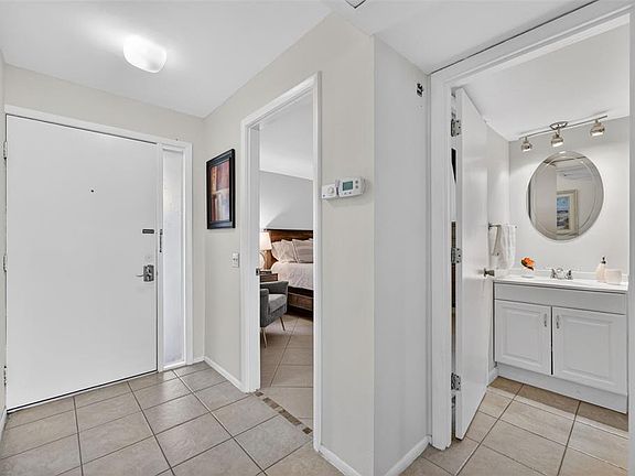 3rd image of 3061 QUAIL HOLLOW # 35